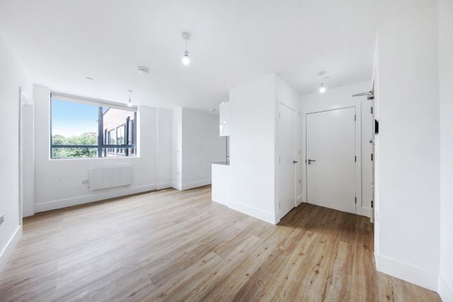 Thumbnail Flat to rent in Shirley Road, Enfield