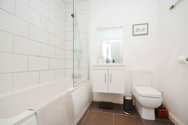 Flat for sale in Crosse Courts, Laindon, Basildon
