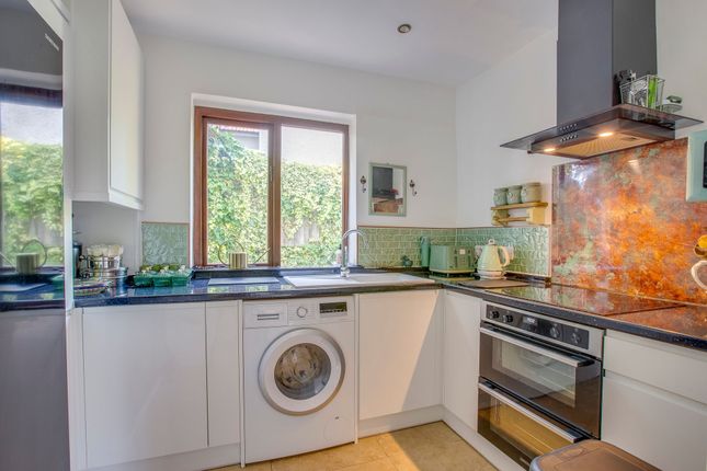 10 Hammersley Lane, High Wycombe photo 4