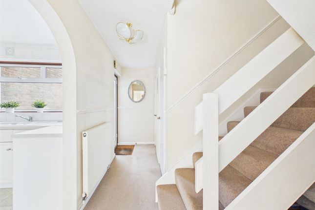 4, Magpie Close, Coulsdon photo 2