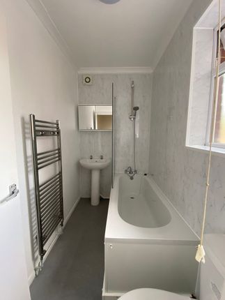 178a, Coulsdon Road, Caterham photo 3
