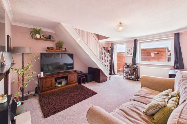 35, Lanham Gardens, Gloucester photo 2