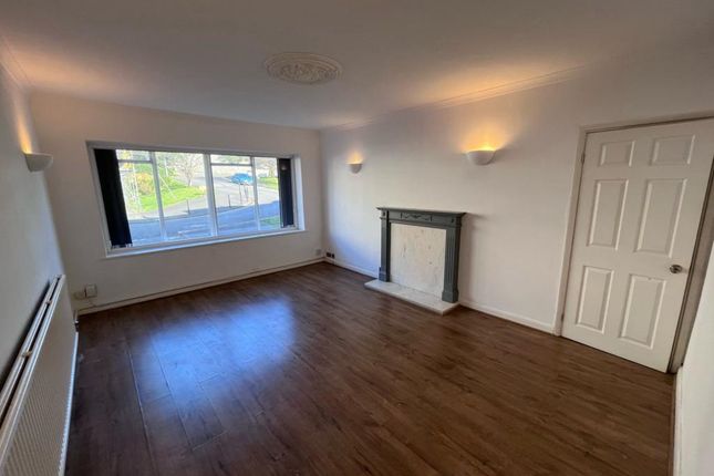 26 Long Oaks Court, Sketty photo 2