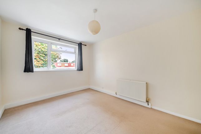 10 Royal Court,, Deer Park Close, Kingston Upon Thames photo 4