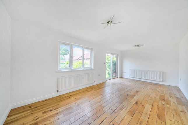 3 Cottongrass Close, Croydon photo 4