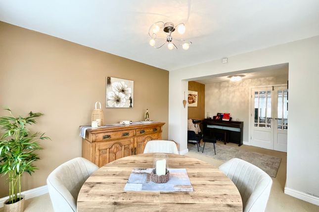 10 Woburn Close, Stoke-On-Trent photo 3