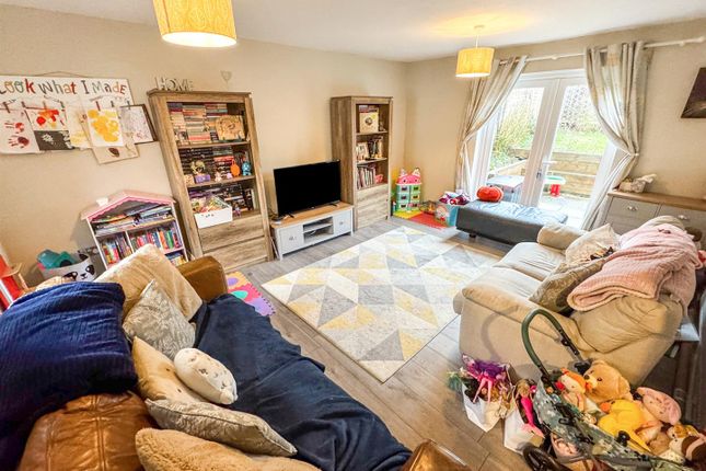 16, Lingfield Walk, Corby photo 3