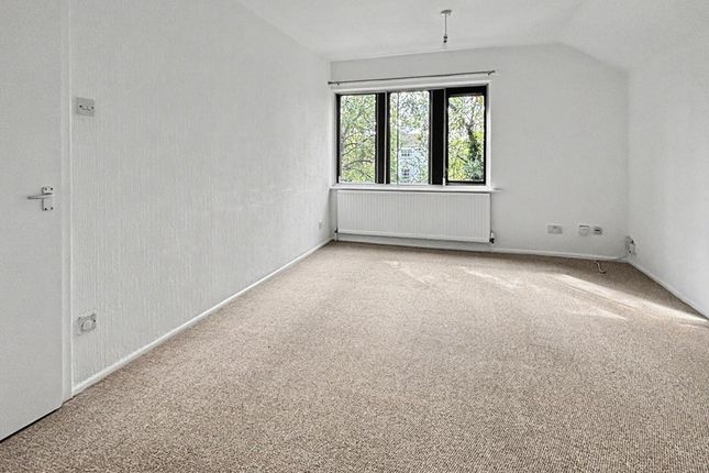 17 Padbury House, Bedford, Beds photo 5