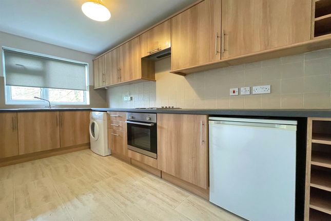 Flat for sale in Rookfield Court, Rookfield Avenue, Sale