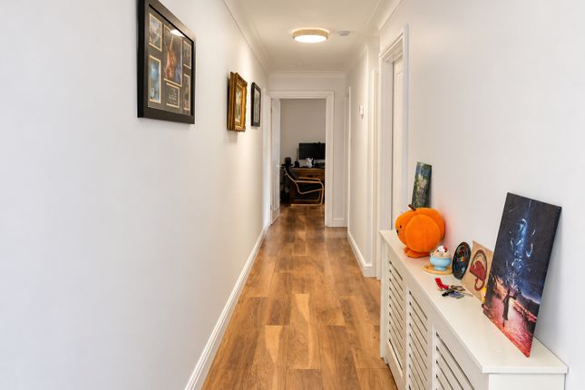 9 Tudor Court, High Street, St. Albans photo 2