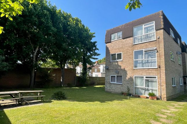 Thumbnail Flat to rent in Victory Road, Chertsey