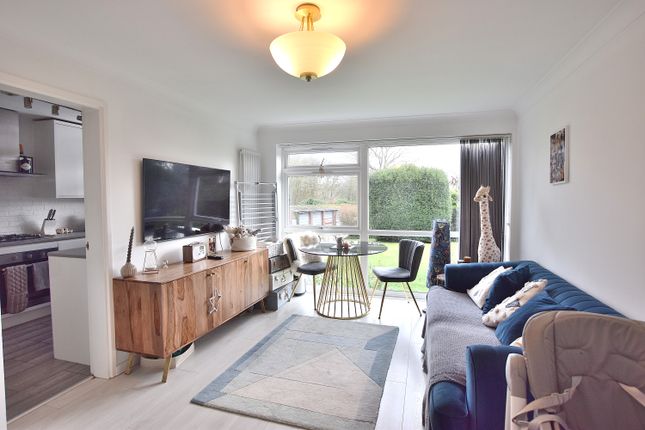 Flat 3, Phoenix Court , Chingford Avenue, Chingford photo 3