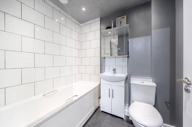Flat 1, Park House 643-651, Staines Road, Feltham photo 5