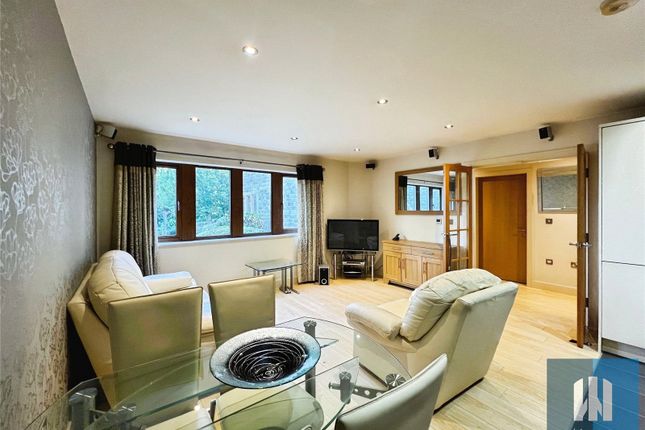 3, Lime Tree Court, Huddersfield photo 3