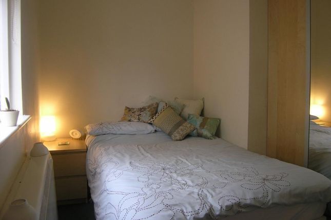 Thumbnail Flat to rent in Claude Road, Roath, Cardiff