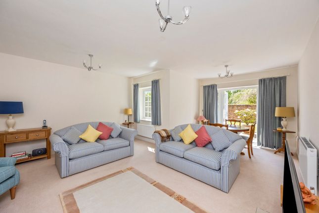 13 Caryll Place, Horsham photo 3