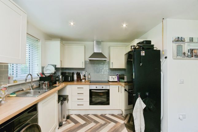 Flat 3, Ash House, 10, Orchard Close, BURGESS HILL photo 5