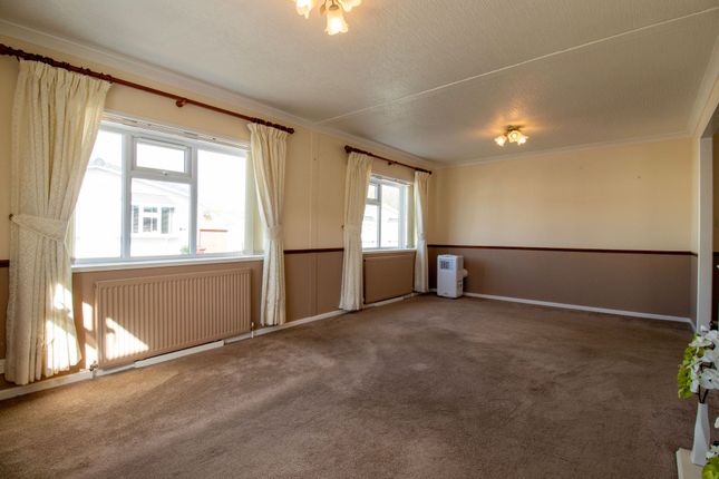8 Paul's Walk Parklands Mobile Homes, Scunthorpe photo 3