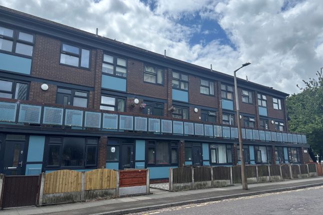 34, Stockport photo 2