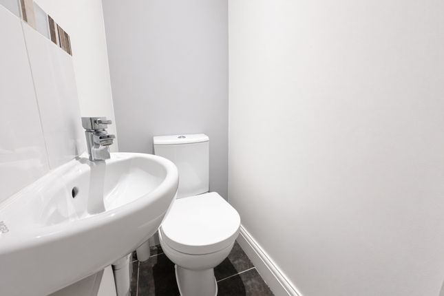Room 2, 21, Sidney Road, Staines-upon-Thames photo 4