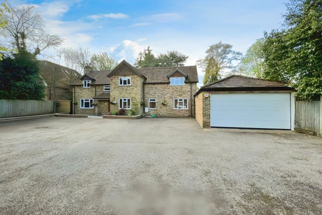 Thumbnail Detached house to rent in Gerrards Cross Road, Stoke Poges