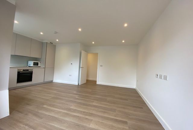 Thumbnail Flat to rent in Crouch End Hill, London