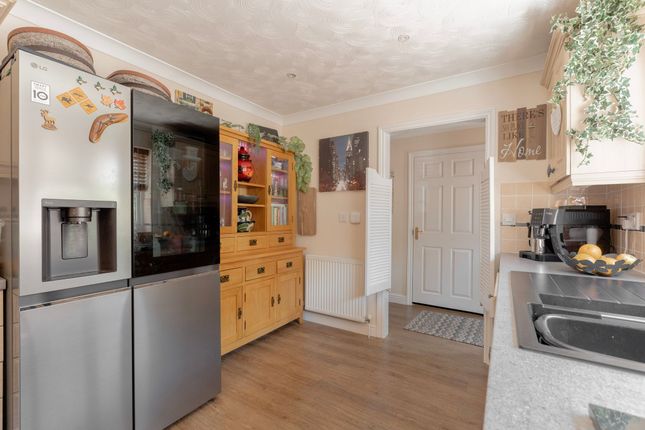 27 Bluebell Close, Thetford photo 4