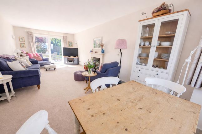 15, Calvert Close, Uckfield photo 2