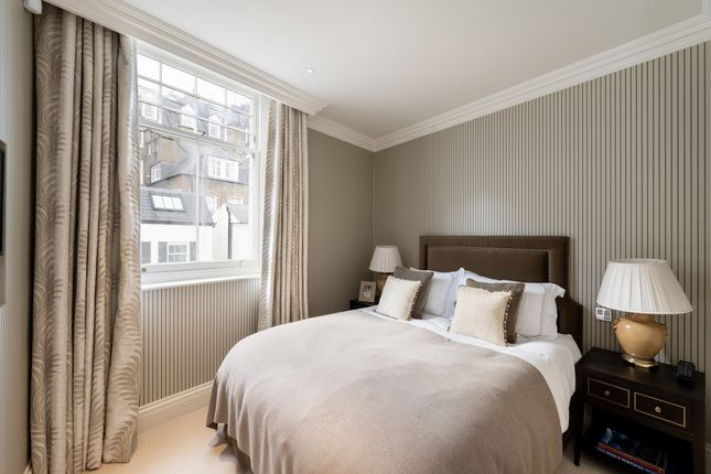 Mews house for sale in Pont Street Mews, London