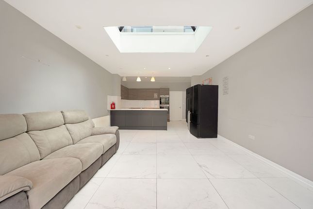 40 Green Lane, Ilford photo 4
