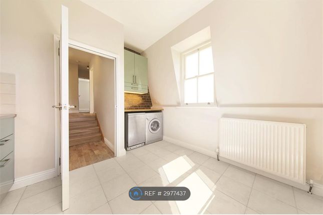 Flat C, Macfarlane Road, London photo 2