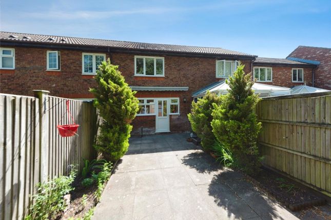 3, Unwin Close, Hampshire photo 4