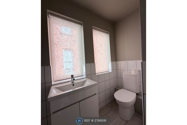 Flat, London photo 4