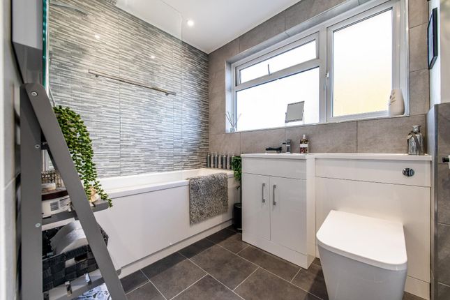 26, Stonewood, Dartford photo 4