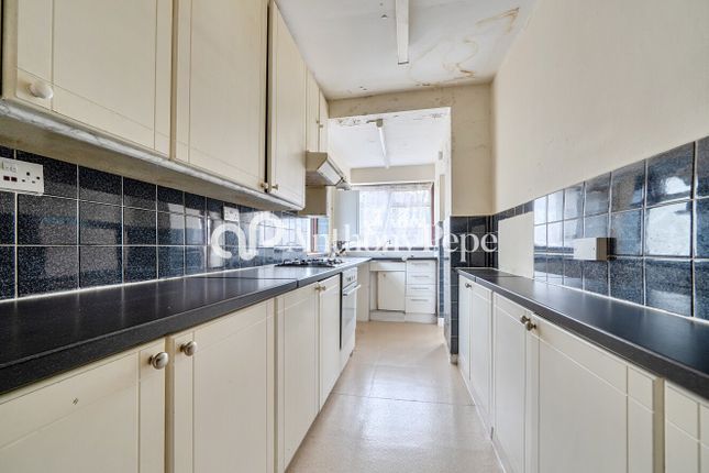 1, Hampshire Close, London photo 3