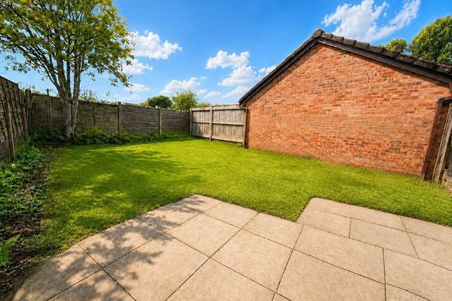 19, Elton Brook Close, Bury photo 3