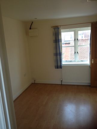 Flat to rent in R/O 19 High Street, Petersfield