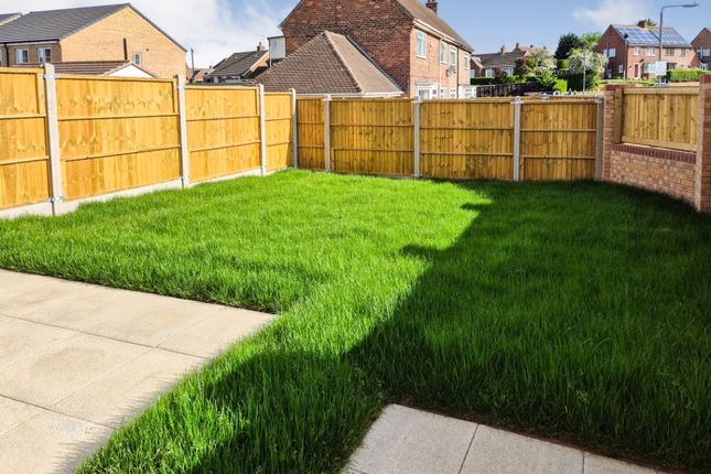 22, Beverley Road, Harworth photo 4