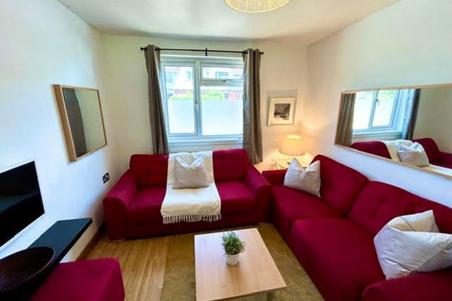 This Inviting Living Room Features A Cozy Arrangem...