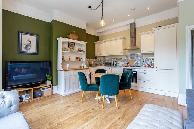 Thumbnail Flat to rent in Doods Road, Reigate