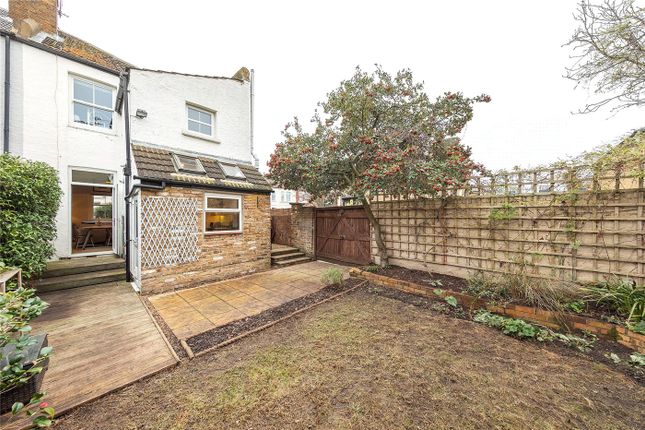 End terrace house for sale in Brook Road South, Brentford