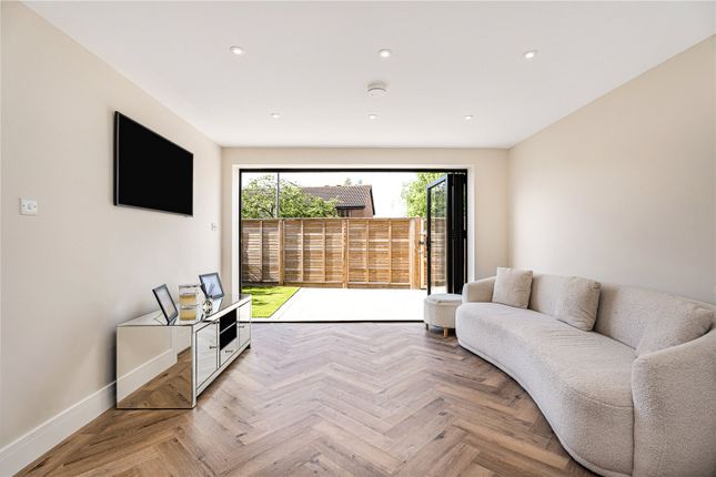 Courtyard Cottage, 1, Clarence Street, Surrey photo 3