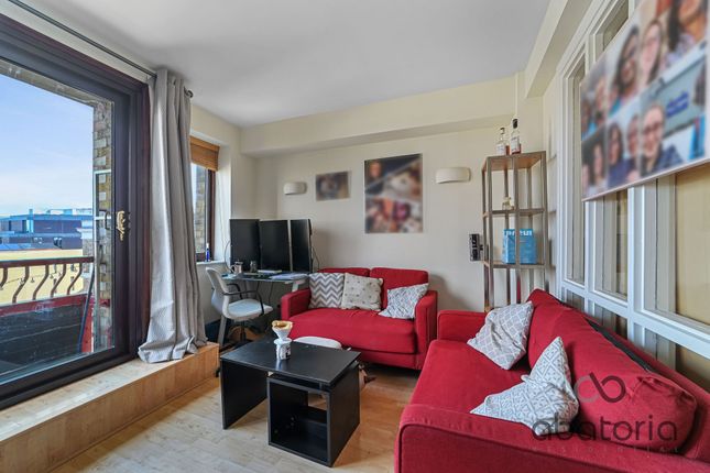 86 Wapping Lane, London photo 3
