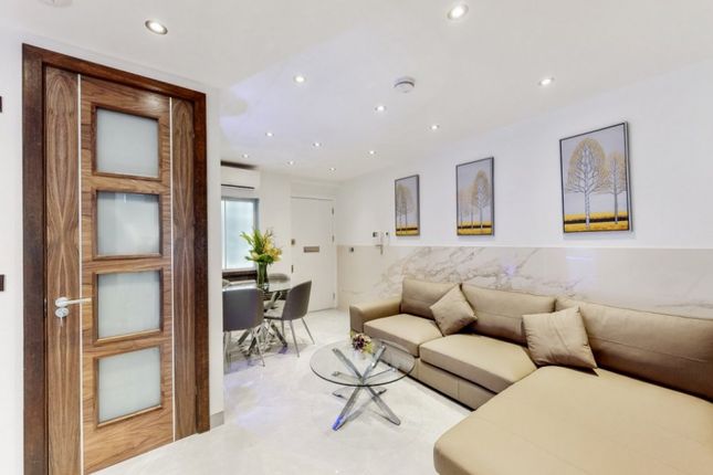 Flat 24, Cumberland Court, Great Cumberland Place, London photo 4