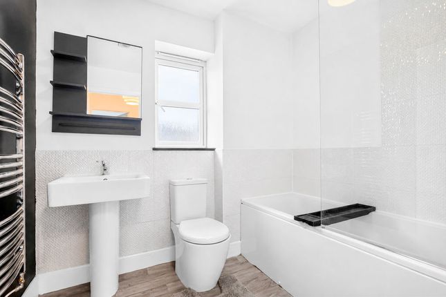 13, Lighthouse Grove, Blyth photo 4