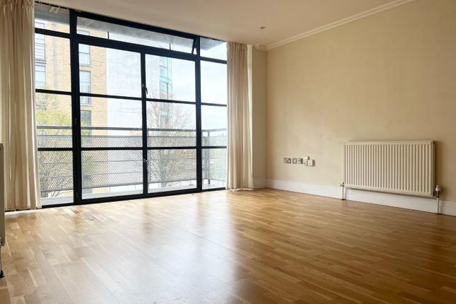 2-bed flat on Apartment 8, 4 Town Meadow, Brentford, £350,000