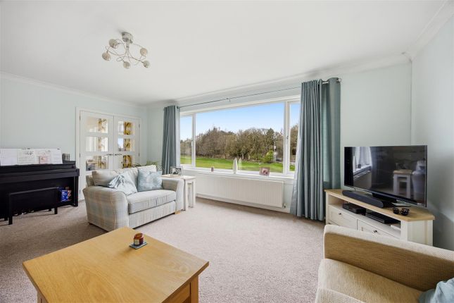 2, Gadloch Avenue, Glasgow photo 3