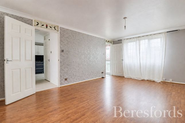 12, Thackeray Close, Essex photo 3