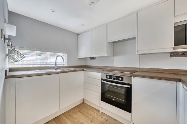 Flat 2, 40, Carey Street, Berkshire photo 3