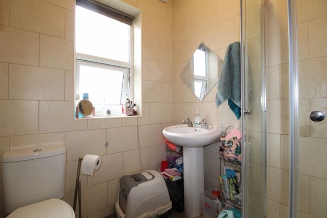 Terraced house for sale in Lyndhurst Road, Luton
